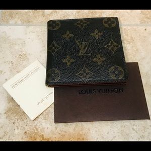 Brown Luxury Wallet. Gently used. Bifold.